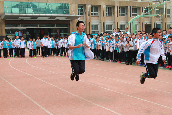 郑州16中举办学生趣味运动会--郑州市第十六中学